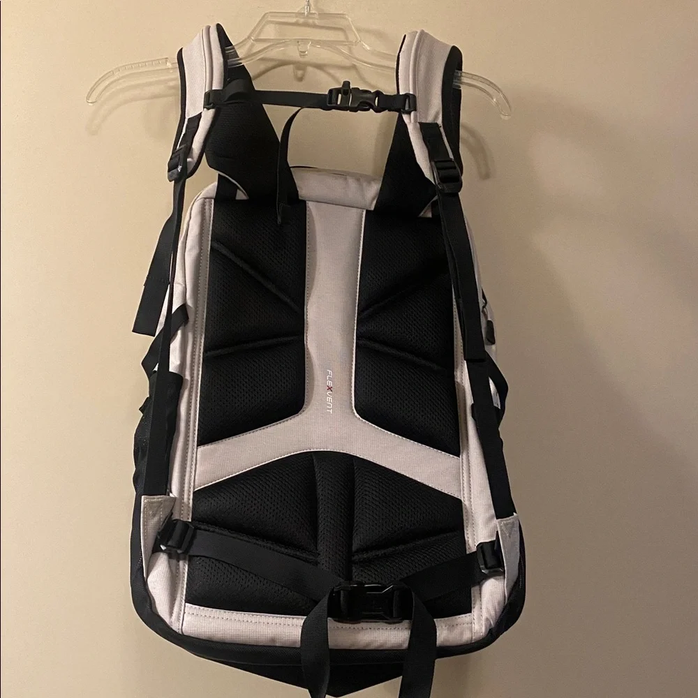 The North Face Recon Two-Tone Backpack - Picture 5 of 5